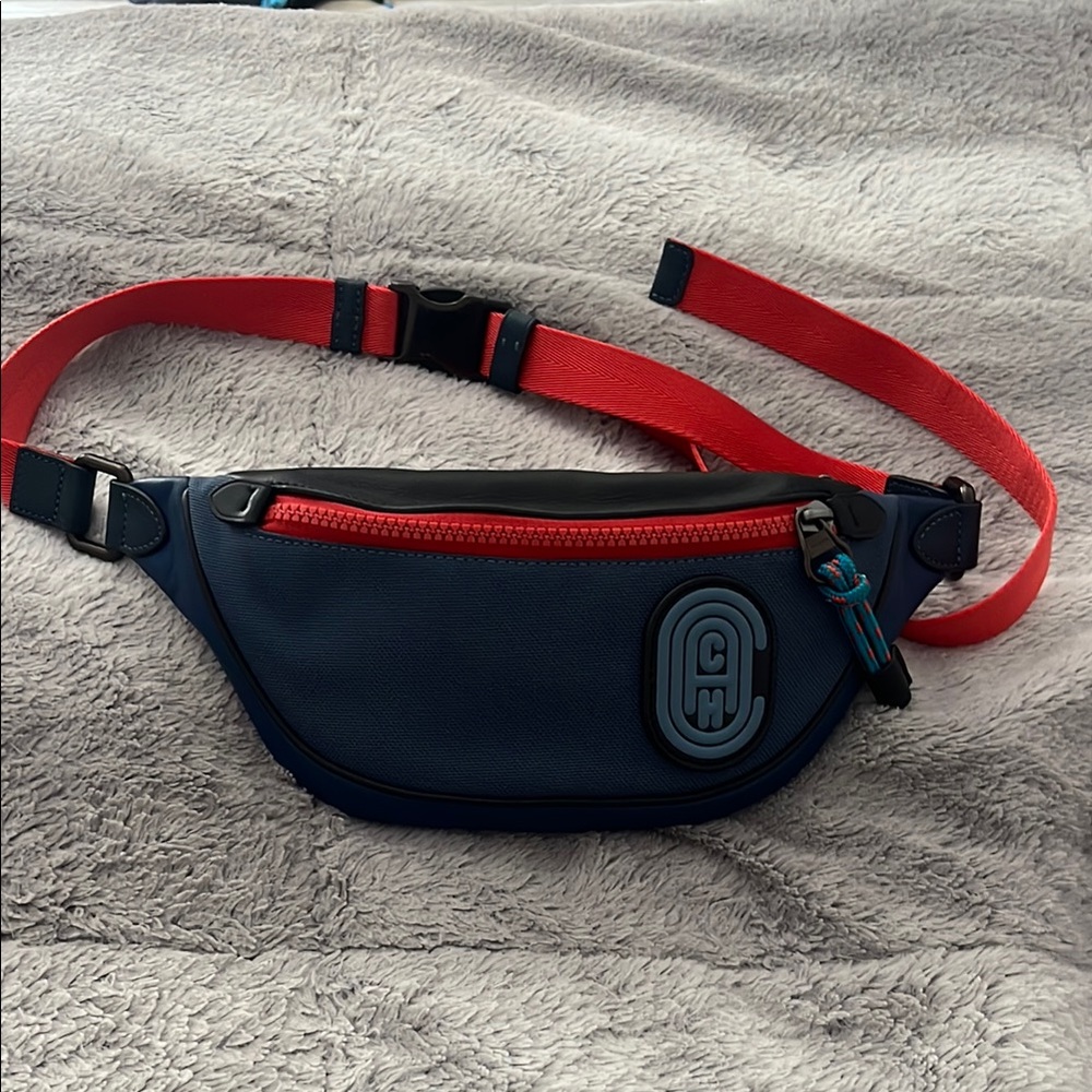 WORN ONCE! 2019 COACH RIVINGTON BELT BAG 7 IN COLORBLOCK WITH COACH PATCH